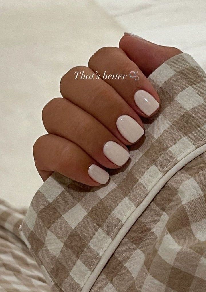 Chic Milky White Nails: Short, Glossy & Minimalist Manicure
