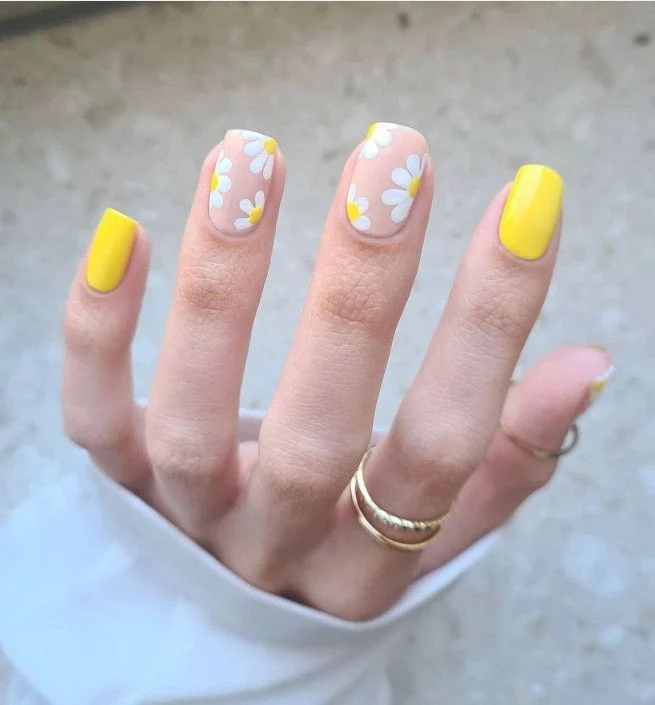 Cheerful Daisy & Yellow Nail Art: Perfect Summer Mani Inspiration